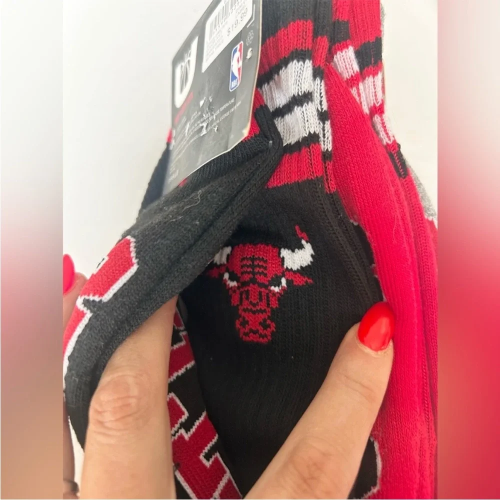 ⭐️ NEW NEW NBA Chicago Bulls Men’s Crew Socks 3-Pack Gray Red Black 6–12